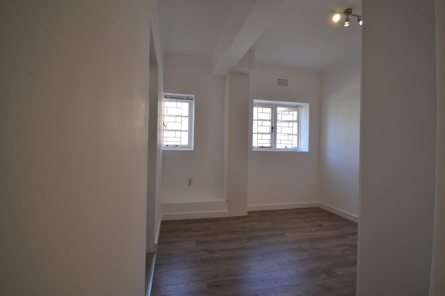 1 Bedroom Property for Sale in Sea Point Western Cape